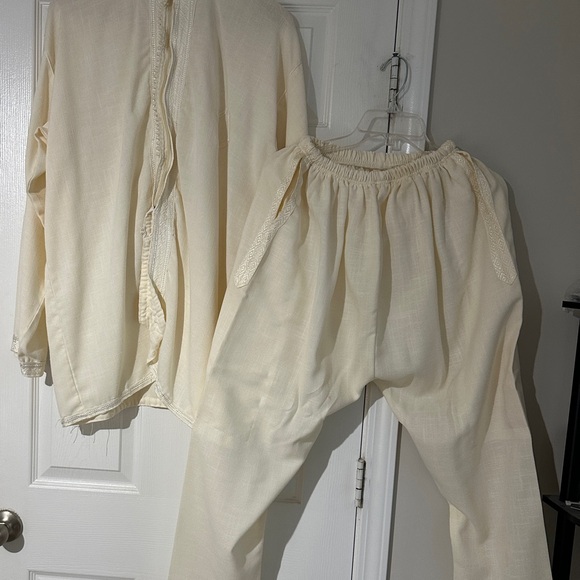 Source Unknown Cream Embroidered Garment - Picture 12 of 12